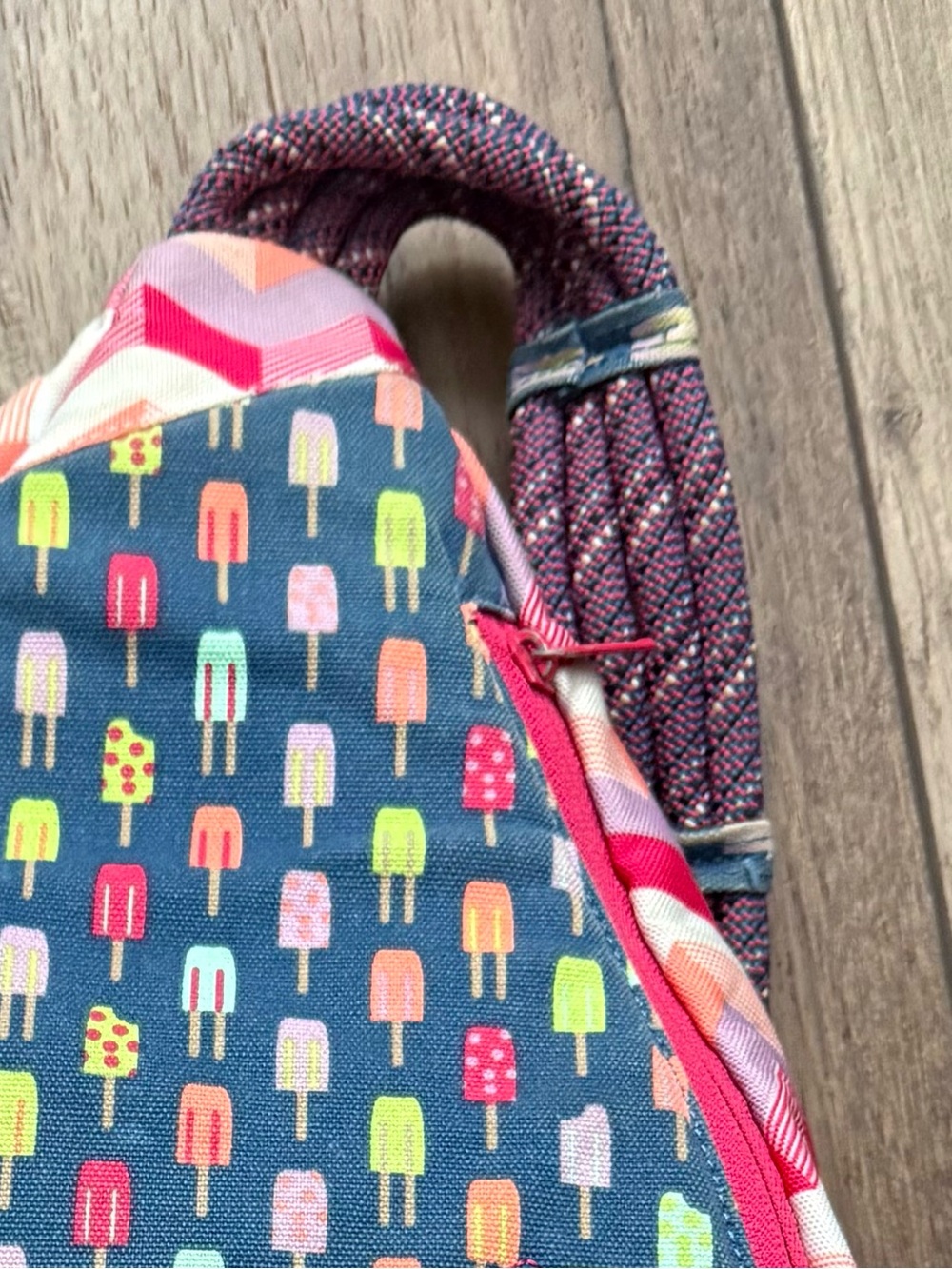 Kavu Paxton Sling Bag Summer Popsicle - Picture 5 of 5